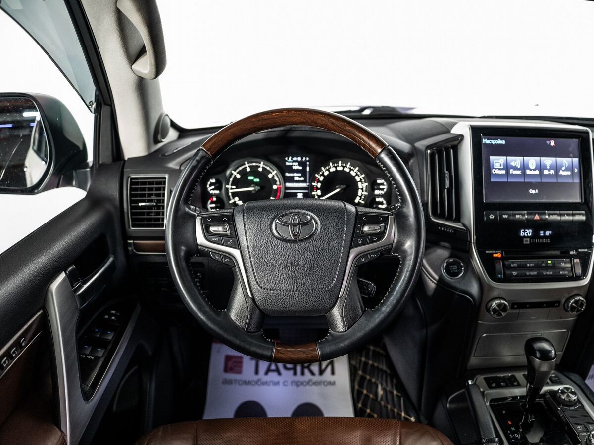 Toyota Land Cruiser 2016 - фото автомобиля