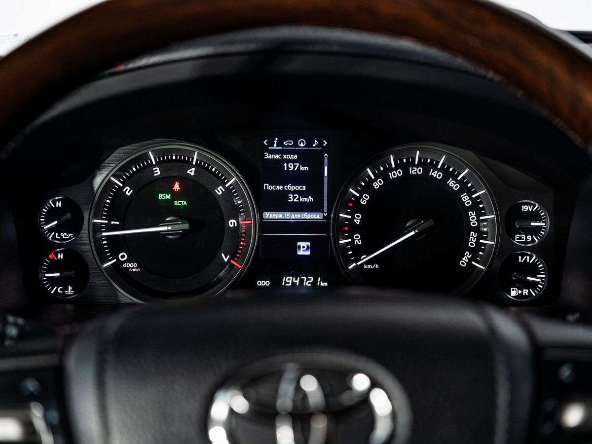 Toyota Land Cruiser 2016 - фото автомобиля