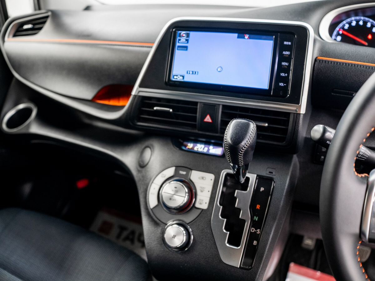 Toyota Sienta 2016 - фото автомобиля