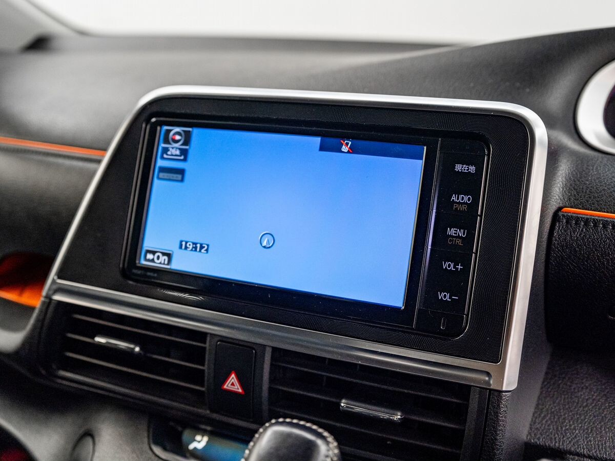 Toyota Sienta 2016 - фото автомобиля