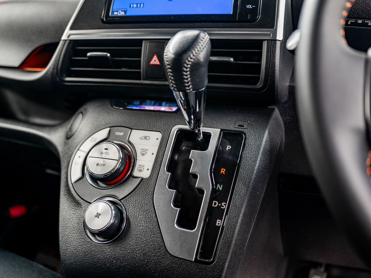 Toyota Sienta 2016 - фото автомобиля