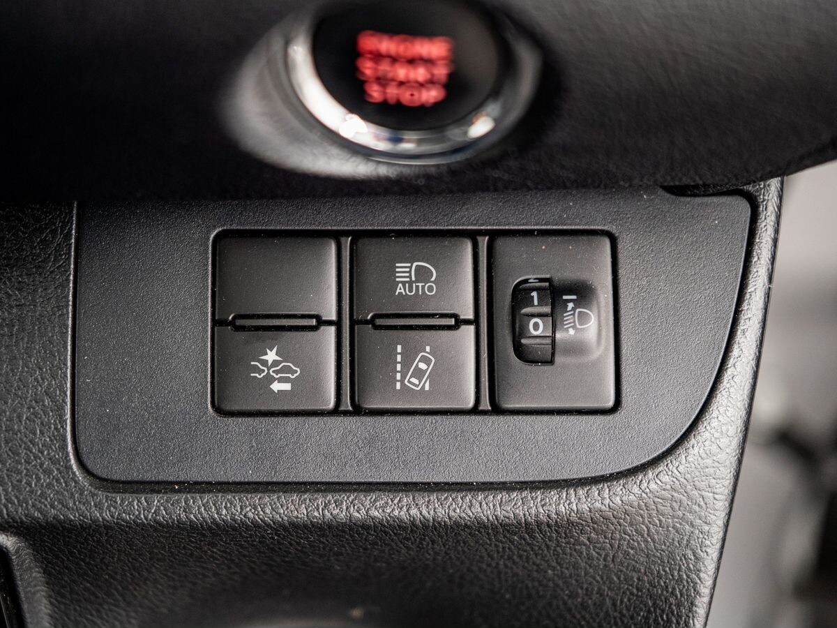 Toyota Sienta 2016 - фото автомобиля