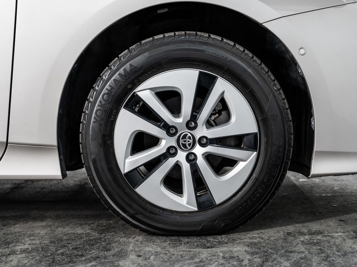 Toyota Prius 2016 - фото автомобиля