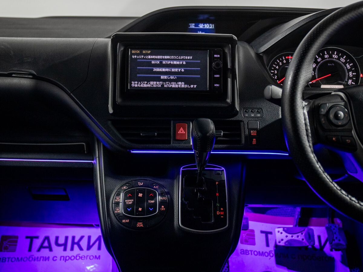 Toyota Noah 2019 - фото автомобиля