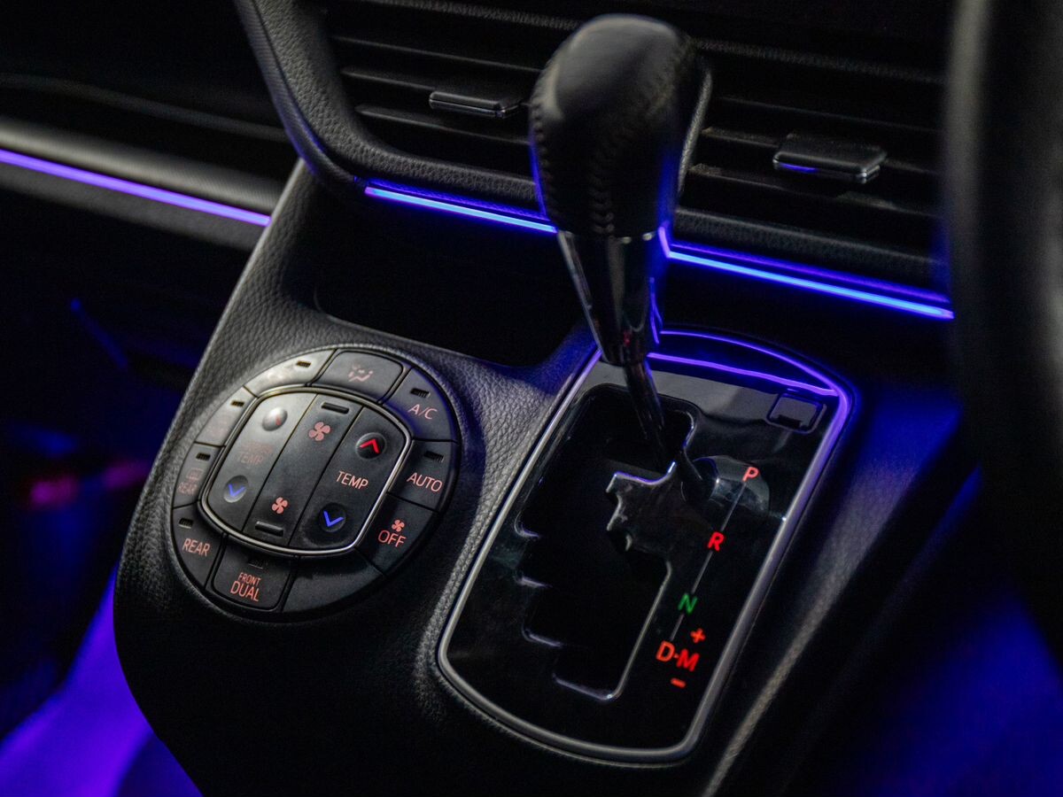 Toyota Noah 2019 - фото автомобиля