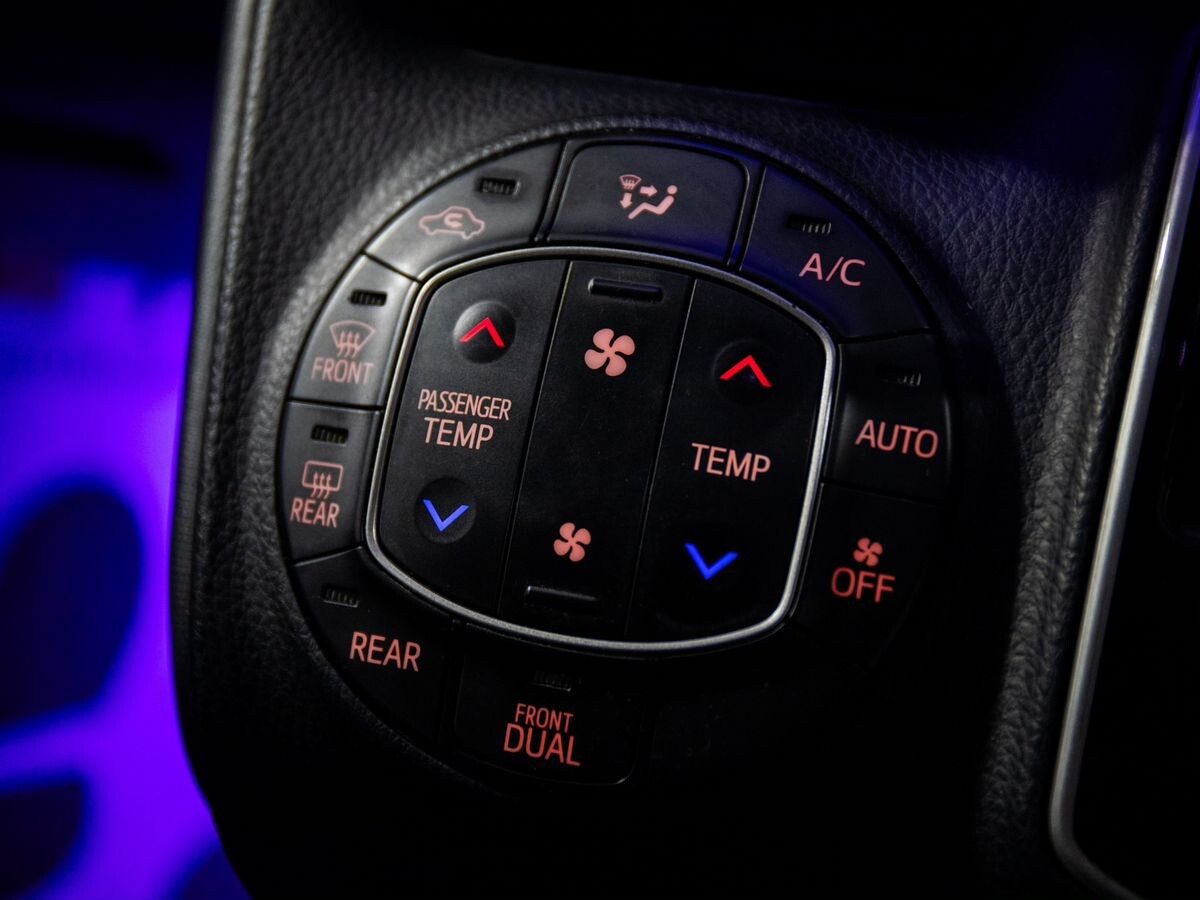 Toyota Noah 2019 - фото автомобиля