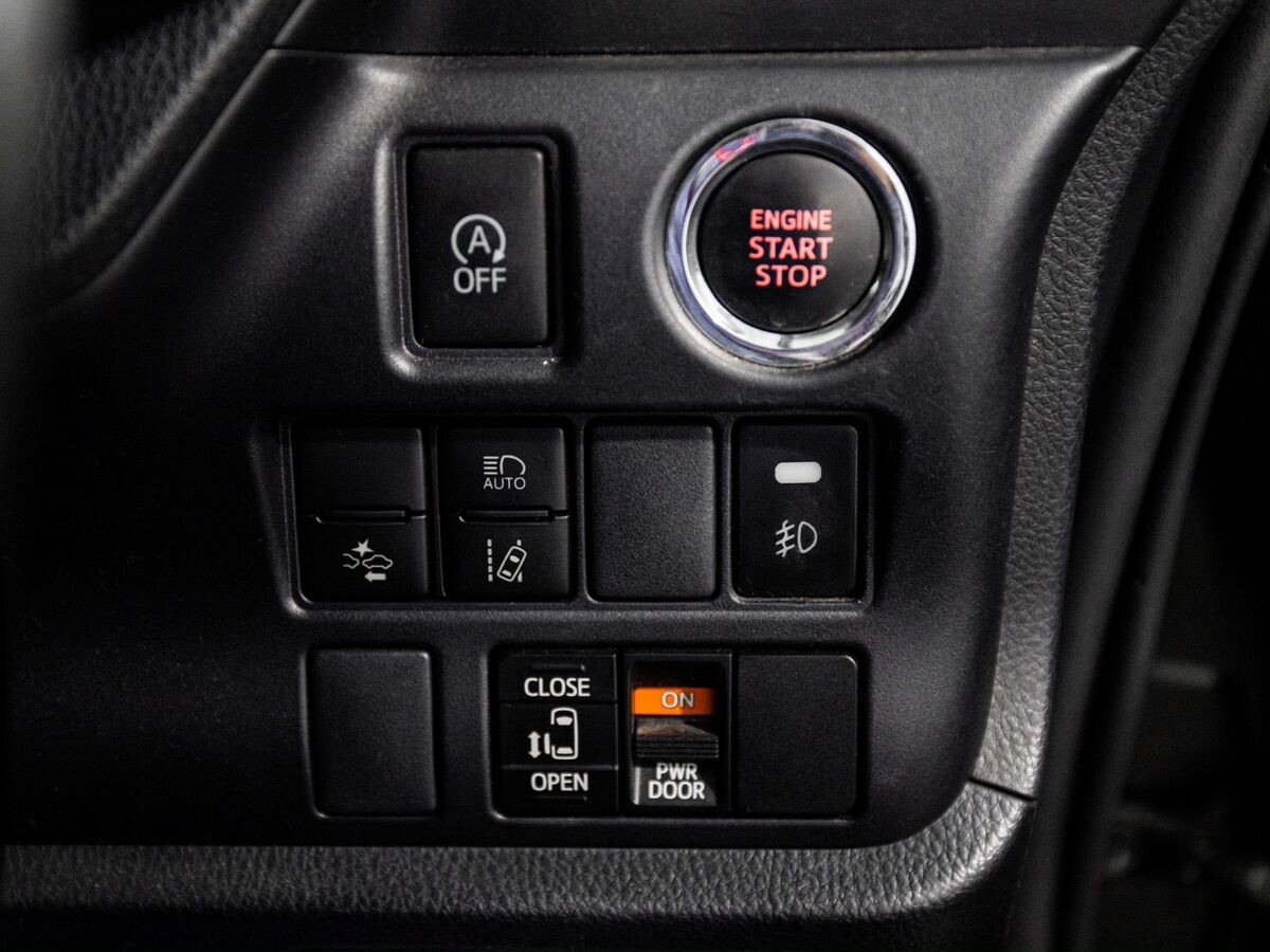 Toyota Noah 2019 - фото автомобиля