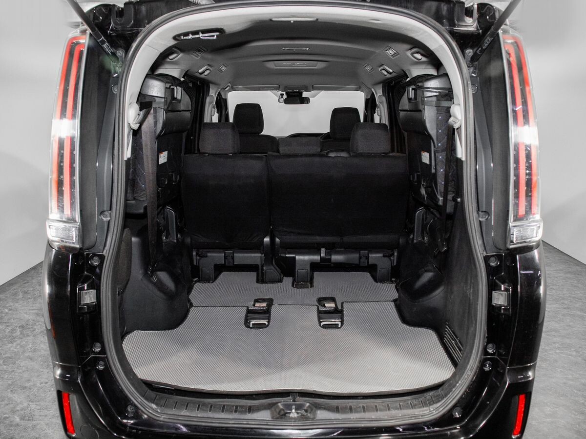 Toyota Noah 2019 - фото автомобиля