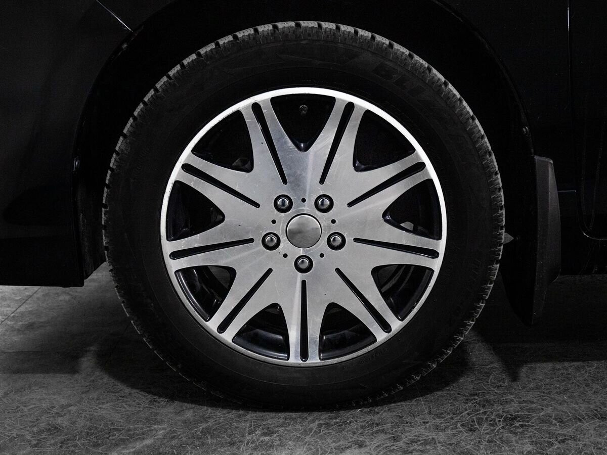 Toyota Noah 2019 - фото автомобиля