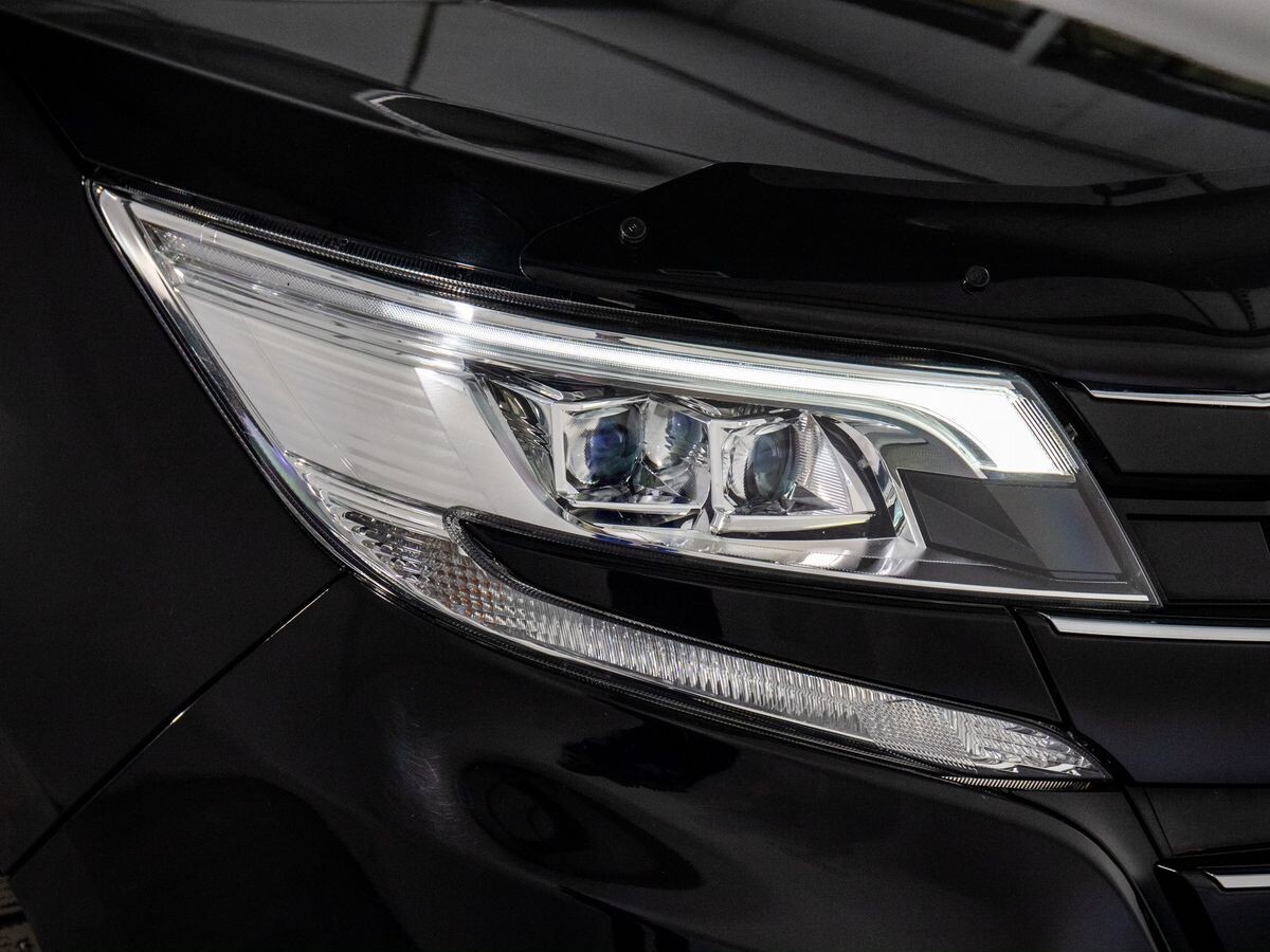 Toyota Noah 2019 - фото автомобиля