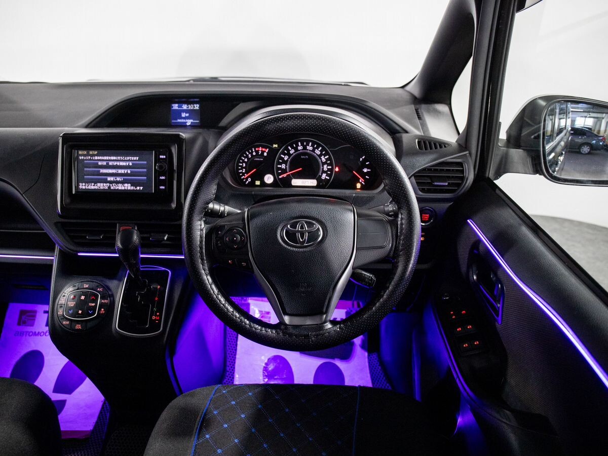 Toyota Noah 2019 - фото автомобиля