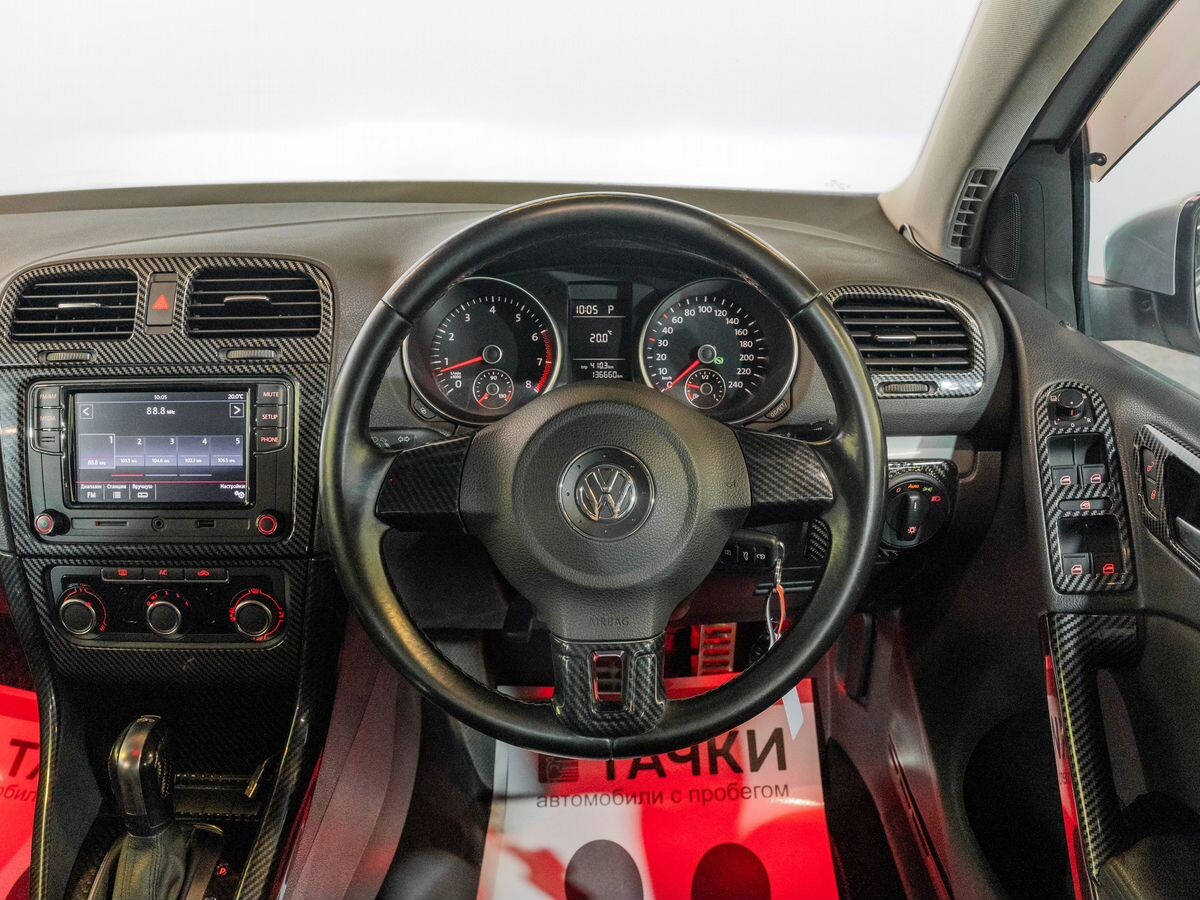 Volkswagen Golf 2011 - фото автомобиля