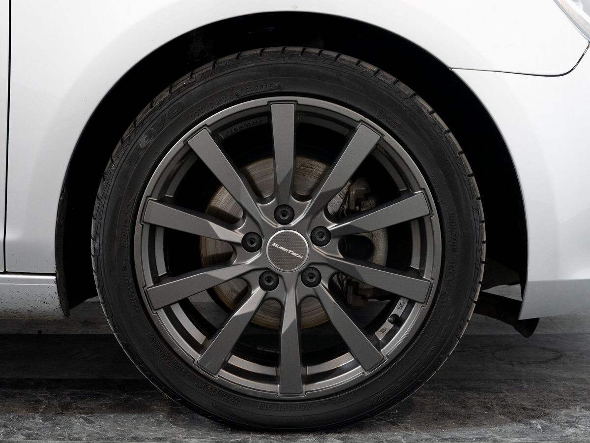 Volkswagen Golf 2011 - фото автомобиля