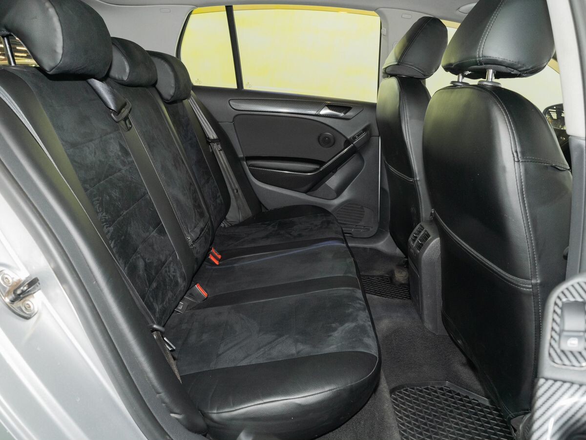 Volkswagen Golf 2011 - фото автомобиля