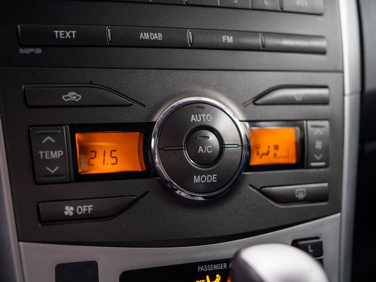 Toyota Corolla 2012 - фото автомобиля