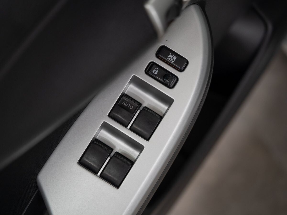 Toyota Corolla 2012 - фото автомобиля