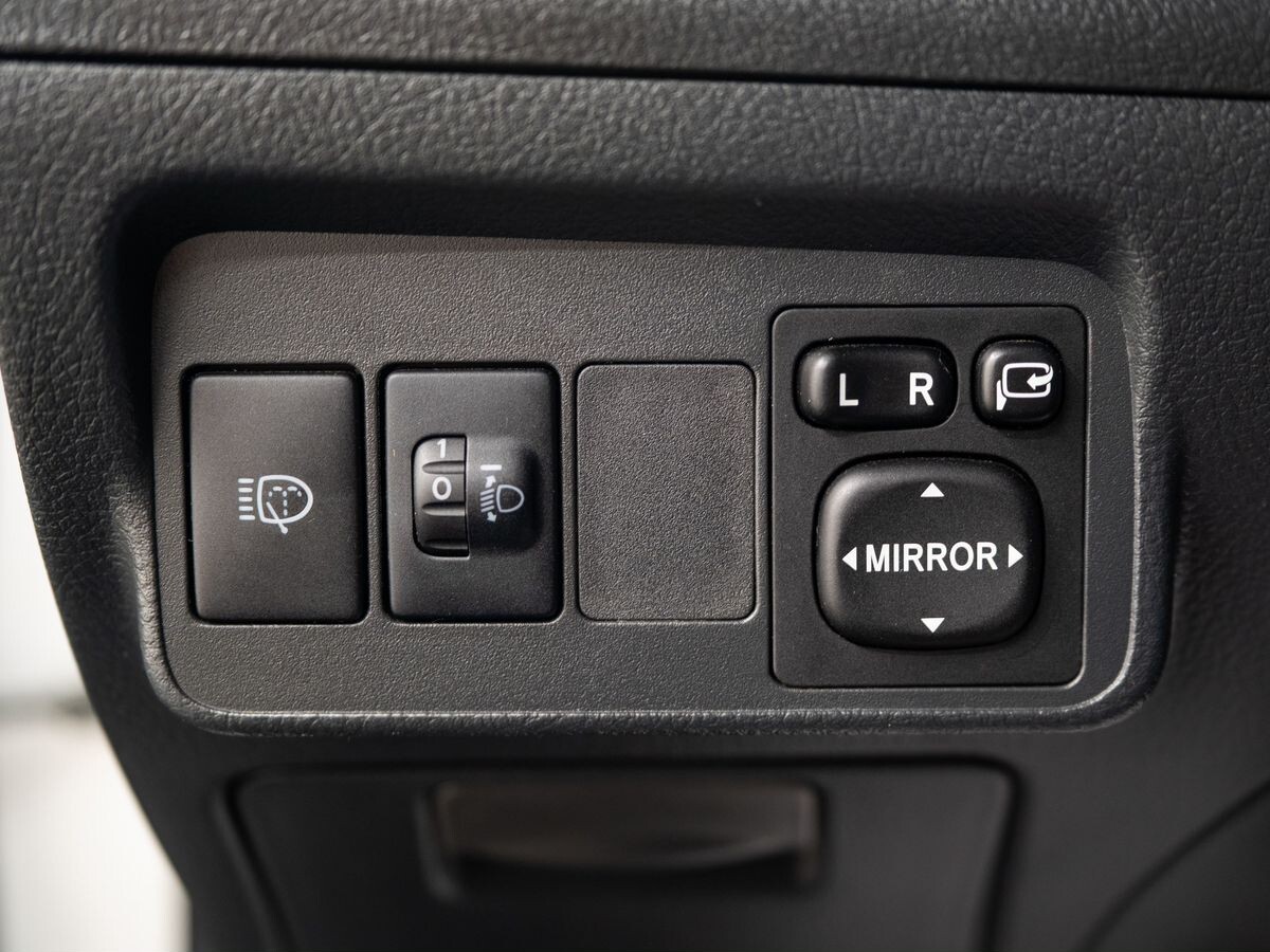 Toyota Corolla 2012 - фото автомобиля