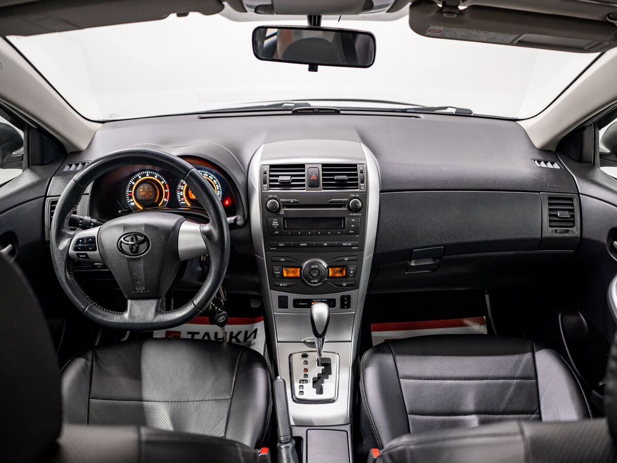 Toyota Corolla 2012 - фото автомобиля