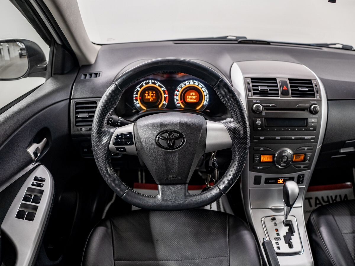 Toyota Corolla 2012 - фото автомобиля