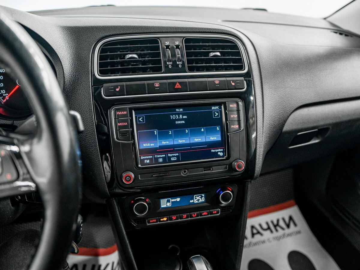 Volkswagen Polo 2017 - фото автомобиля