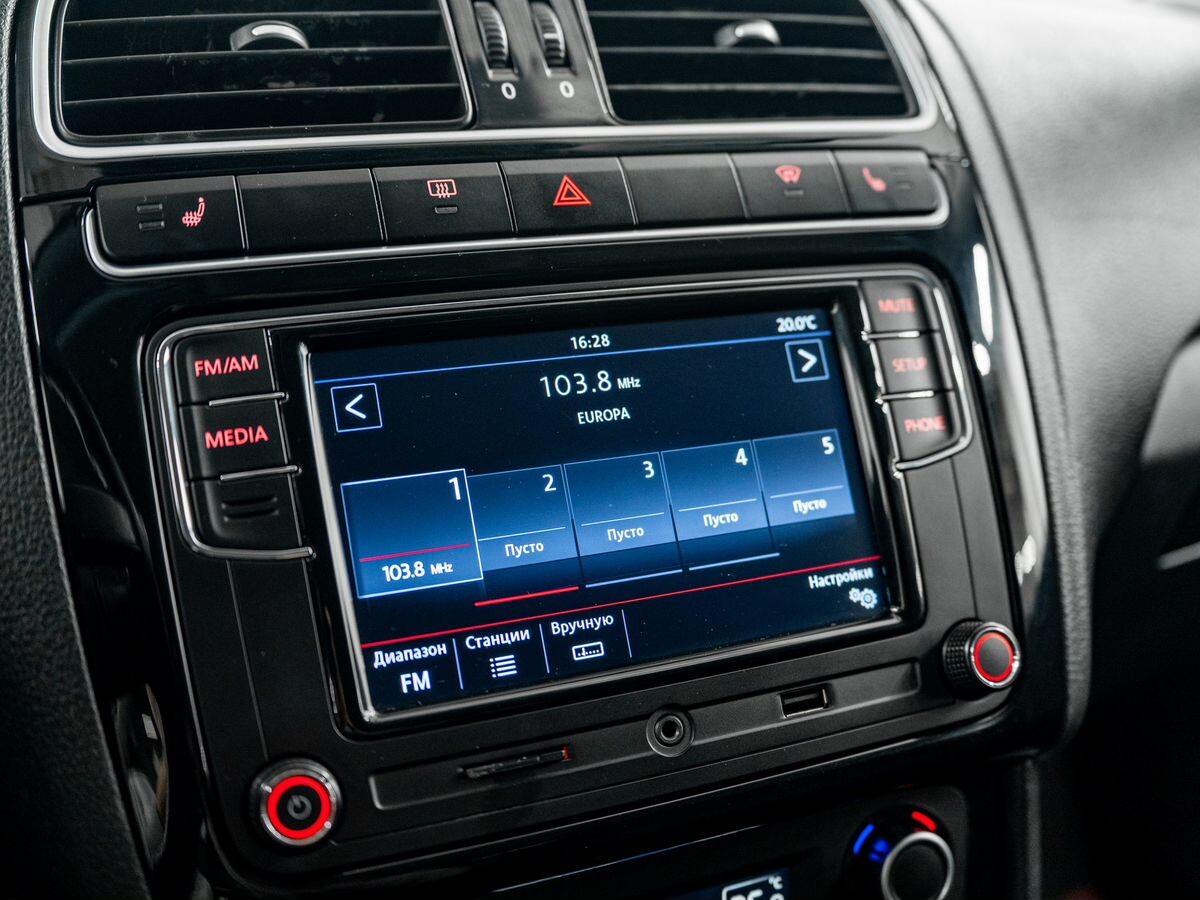 Volkswagen Polo 2017 - фото автомобиля