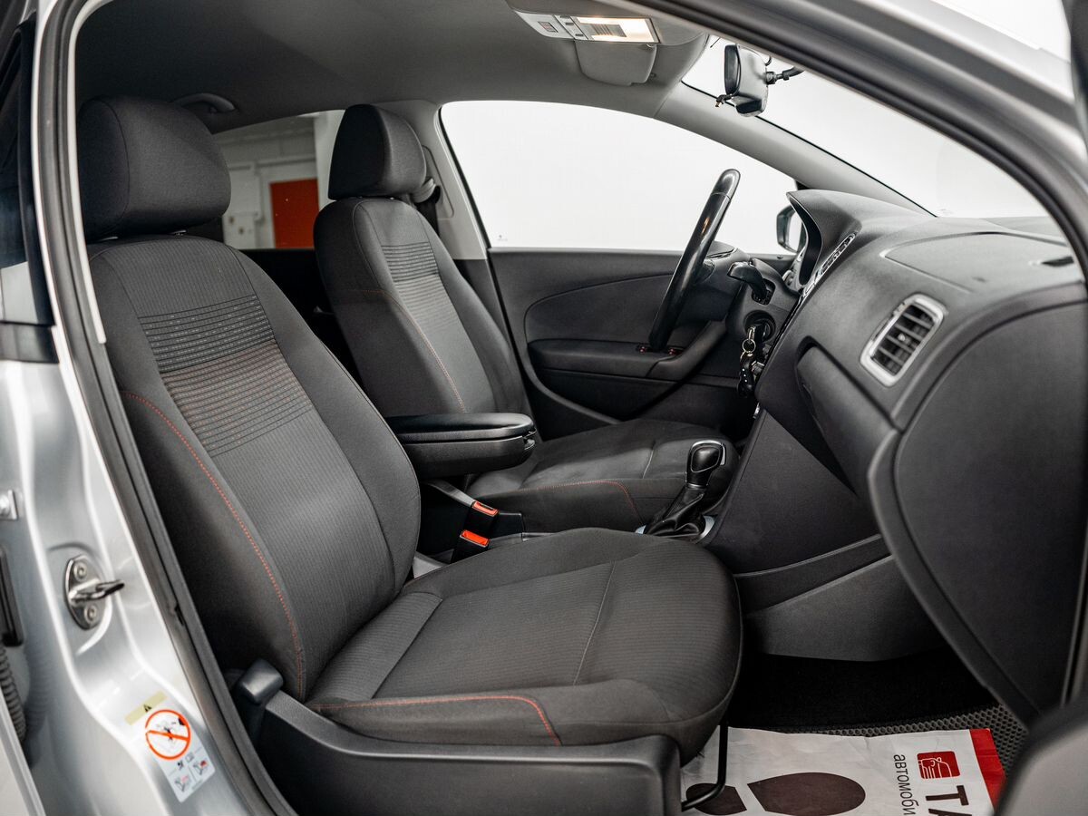 Volkswagen Polo 2017 - фото автомобиля