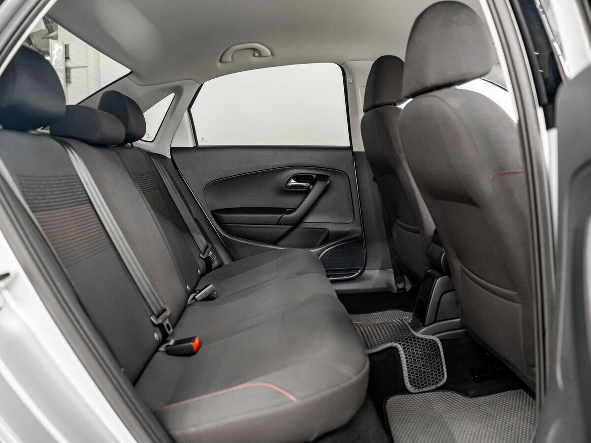 Volkswagen Polo 2017 - фото автомобиля