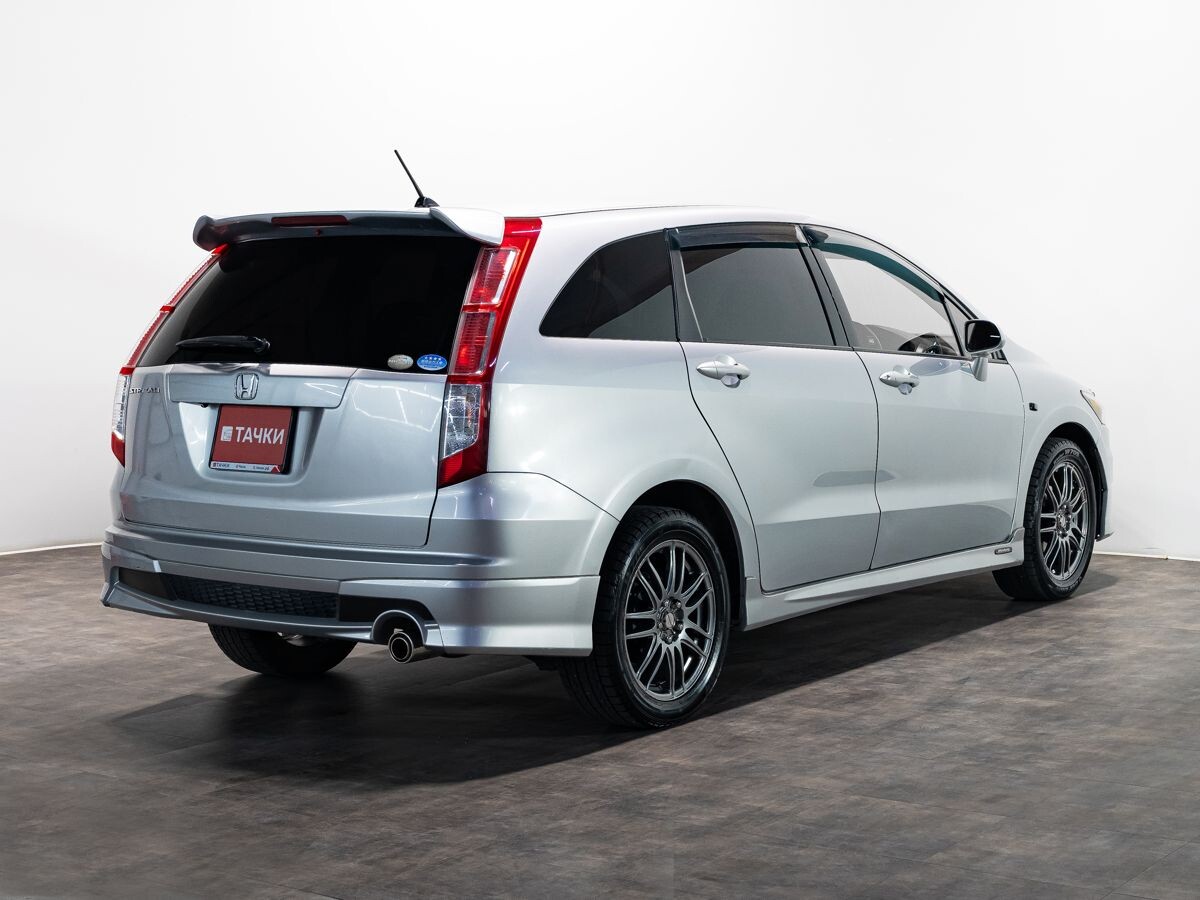 Honda Stream 2010 - фото автомобиля