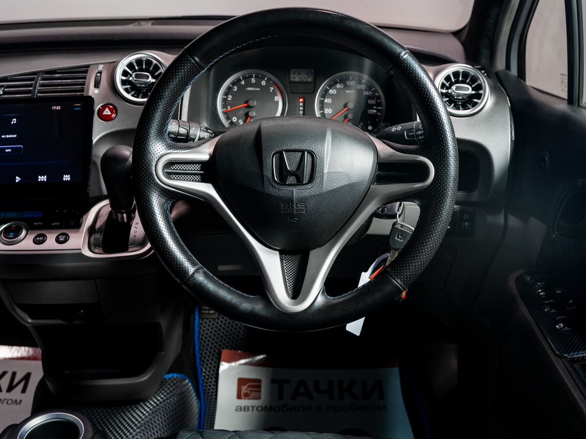 Honda Stream 2010 - фото автомобиля