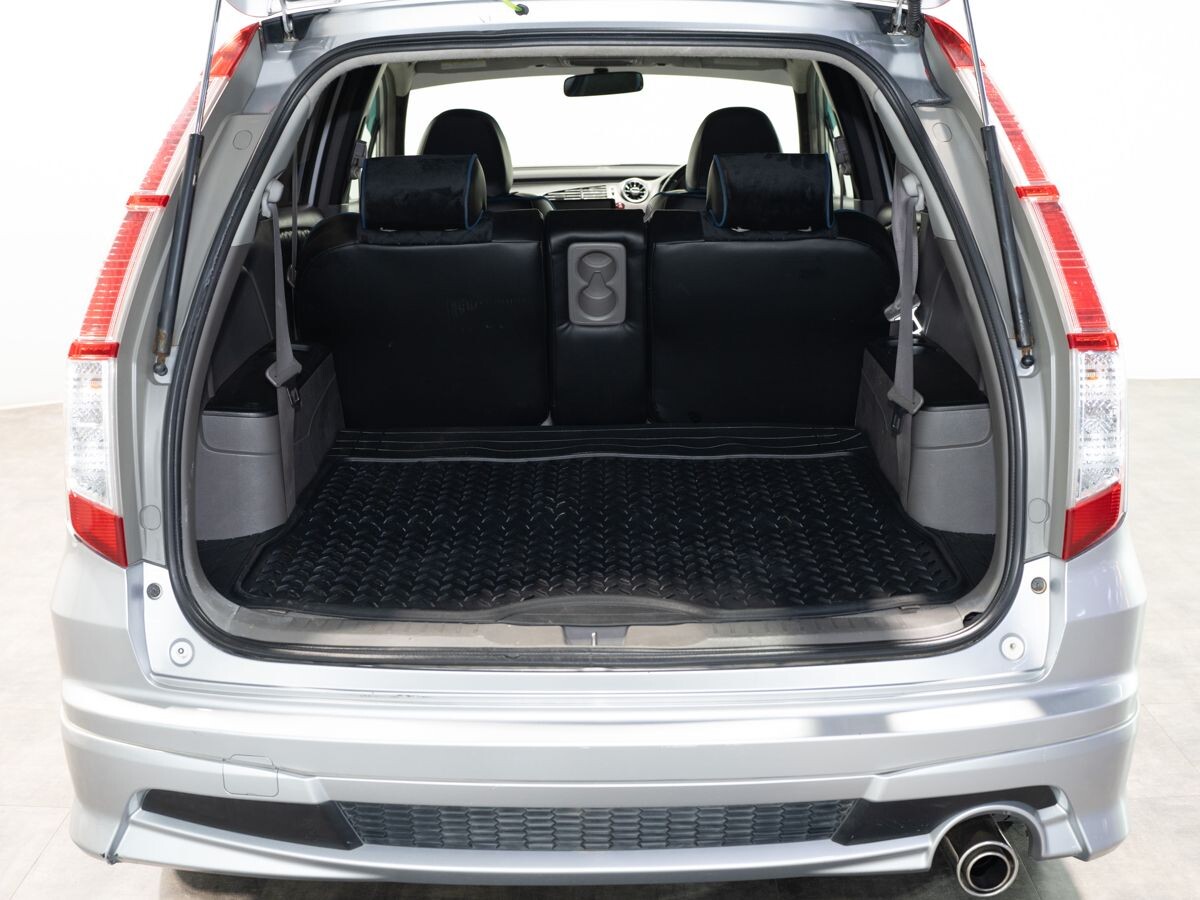 Honda Stream 2010 - фото автомобиля