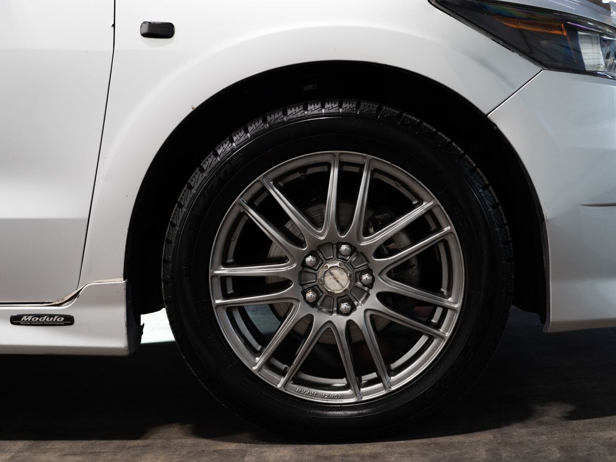 Honda Stream 2010 - фото автомобиля