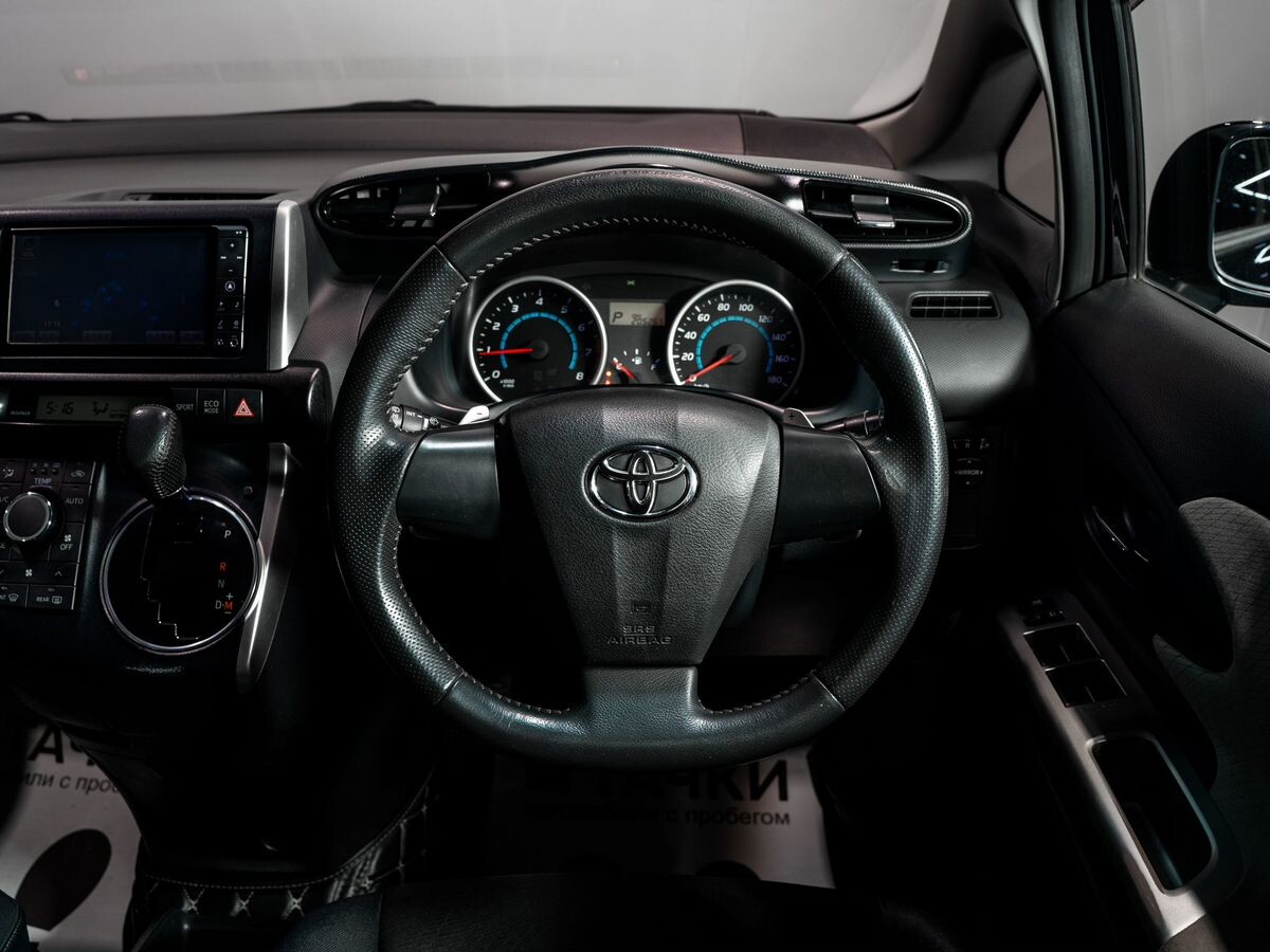 Toyota Wish 2010 - фото автомобиля
