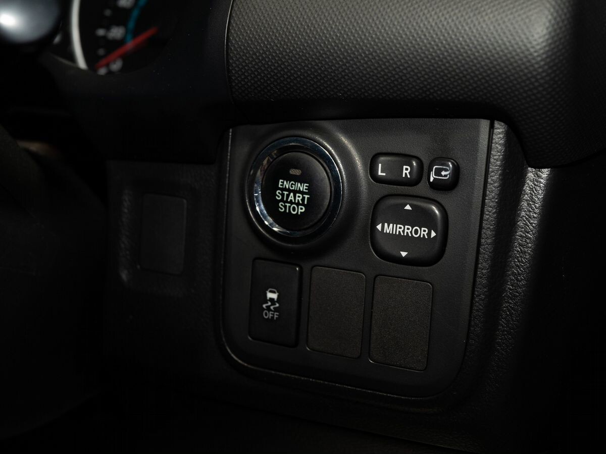 Toyota Wish 2010 - фото автомобиля