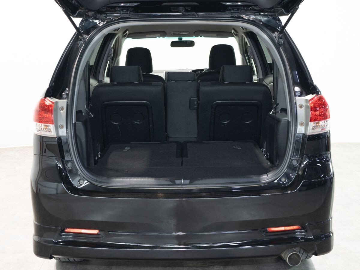 Toyota Wish 2010 - фото автомобиля