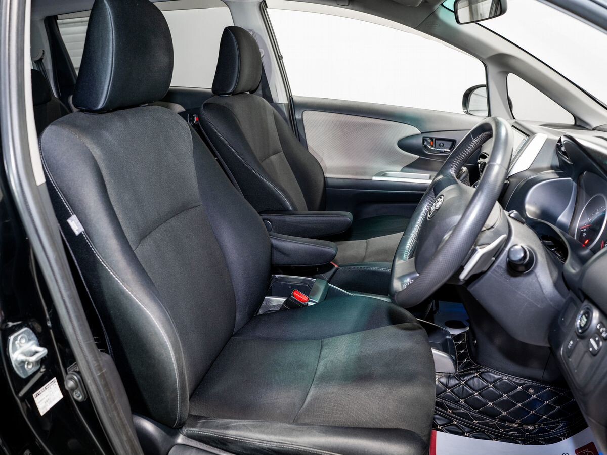 Toyota Wish 2010 - фото автомобиля