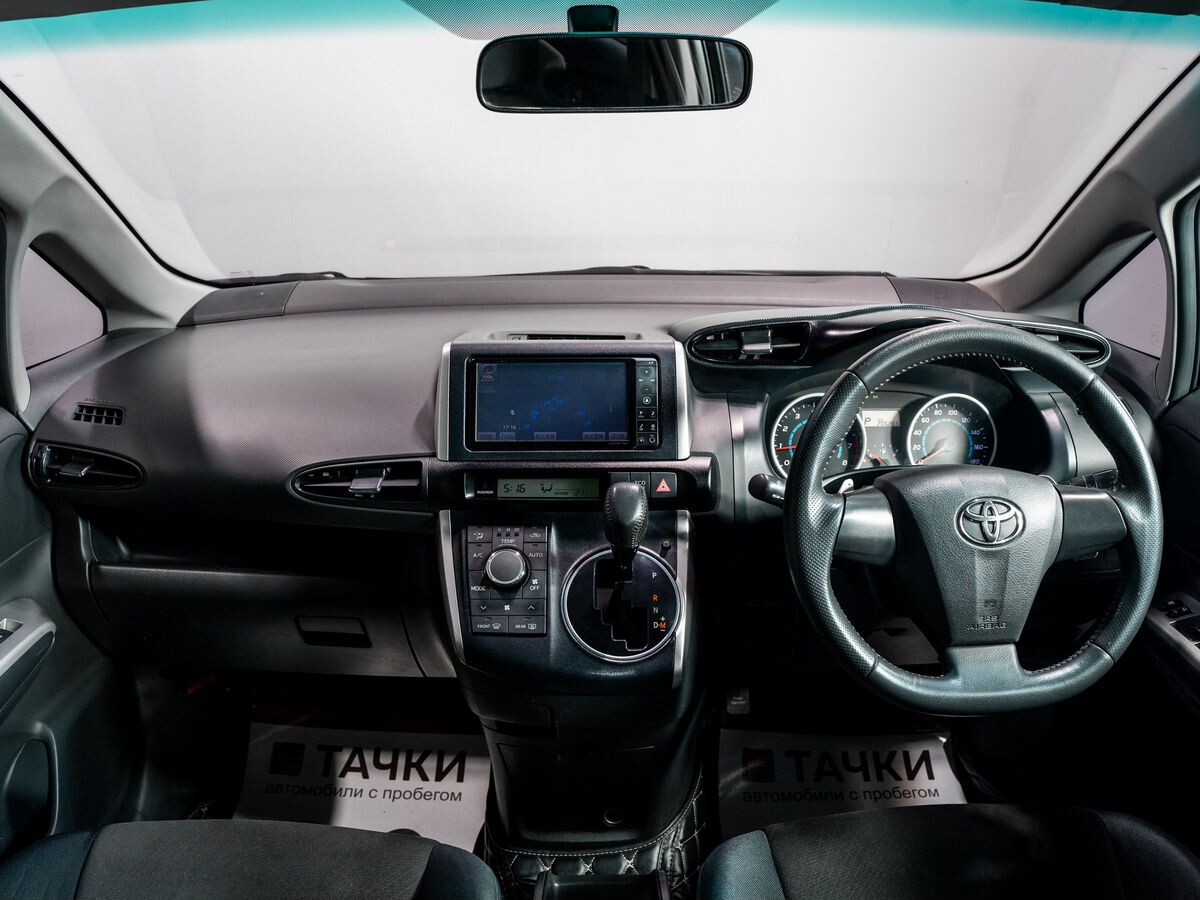Toyota Wish 2010 - фото автомобиля