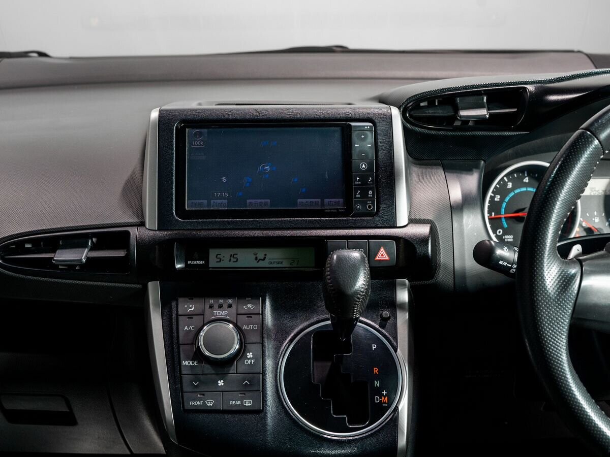 Toyota Wish 2010 - фото автомобиля