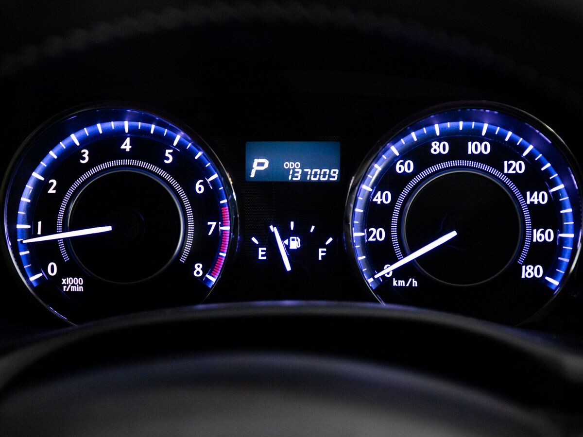 Toyota Wish 2013 - фото автомобиля