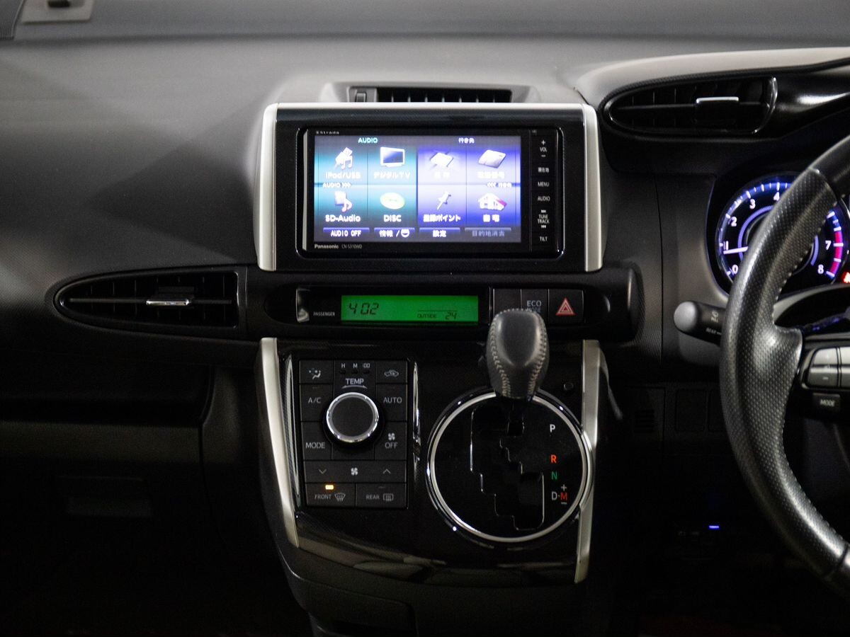 Toyota Wish 2013 - фото автомобиля