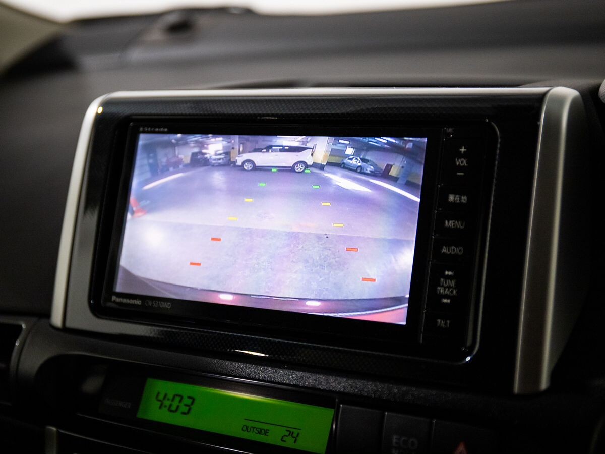 Toyota Wish 2013 - фото автомобиля