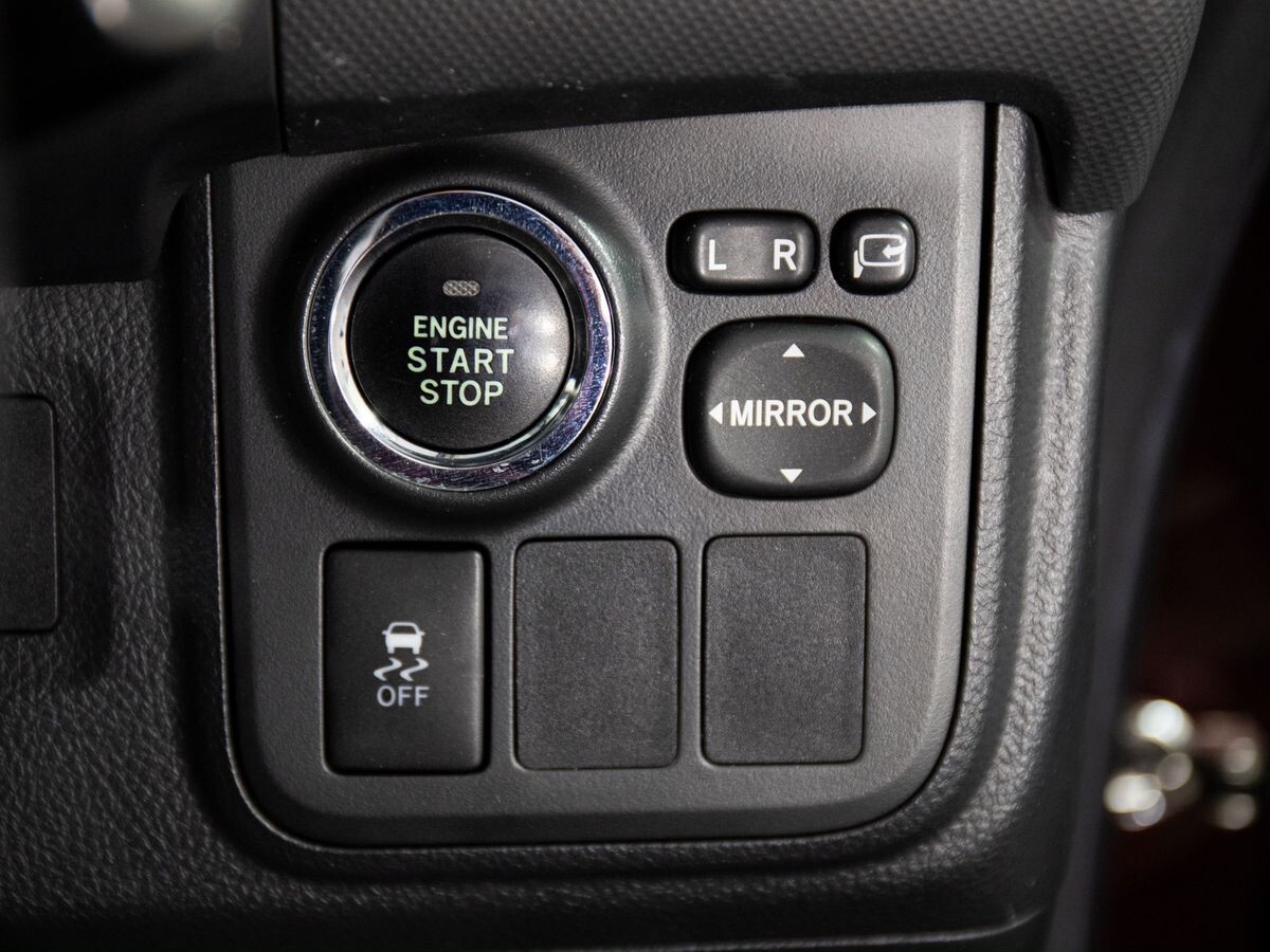 Toyota Wish 2013 - фото автомобиля