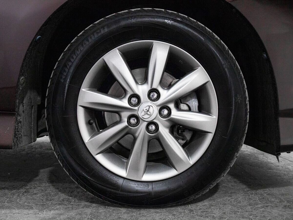 Toyota Wish 2013 - фото автомобиля