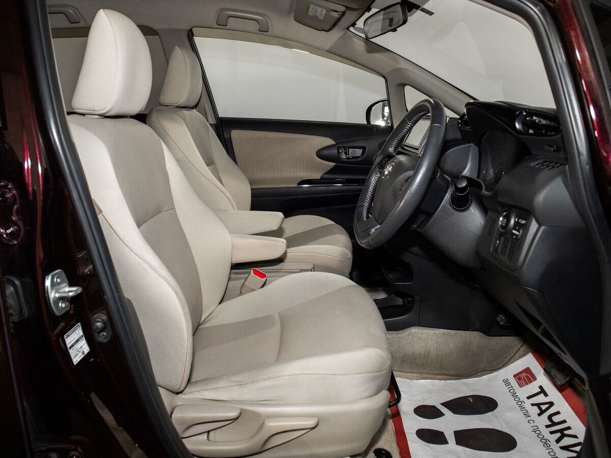 Toyota Wish 2013 - фото автомобиля