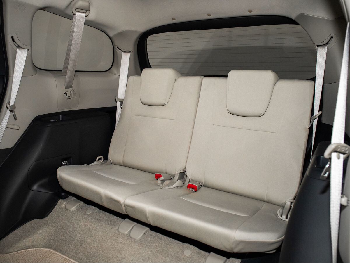 Toyota Wish 2013 - фото автомобиля