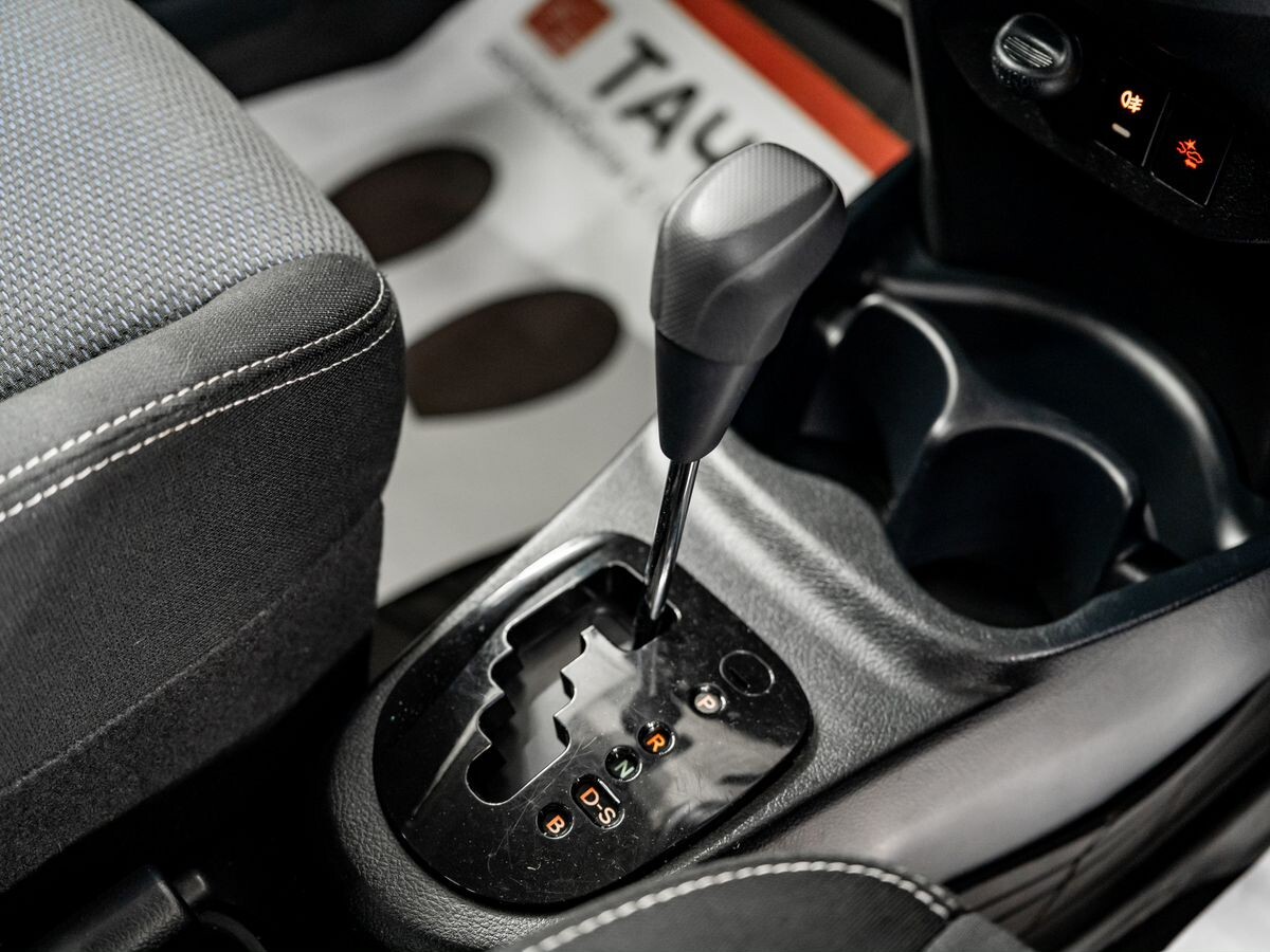 Toyota Vitz 2018 - фото автомобиля