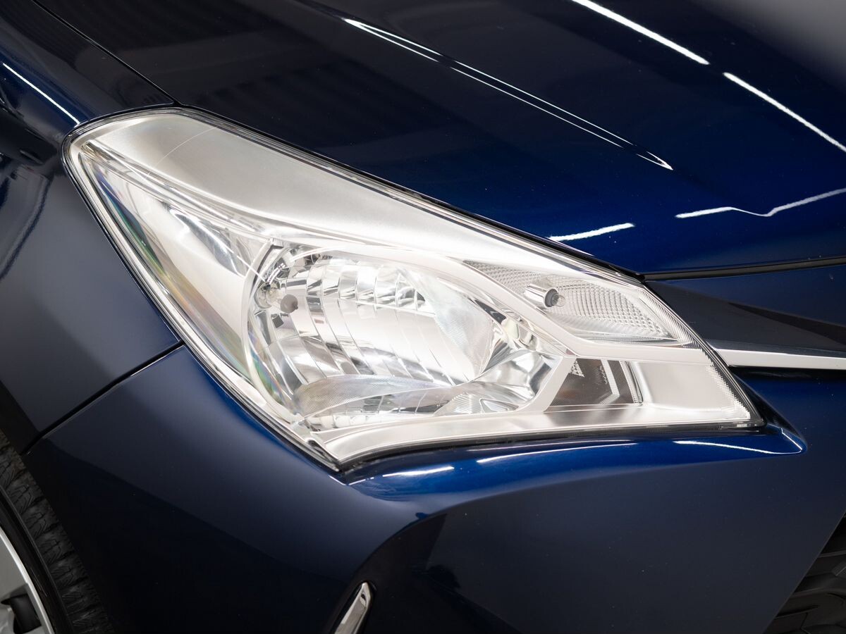 Toyota Vitz 2018 - фото автомобиля