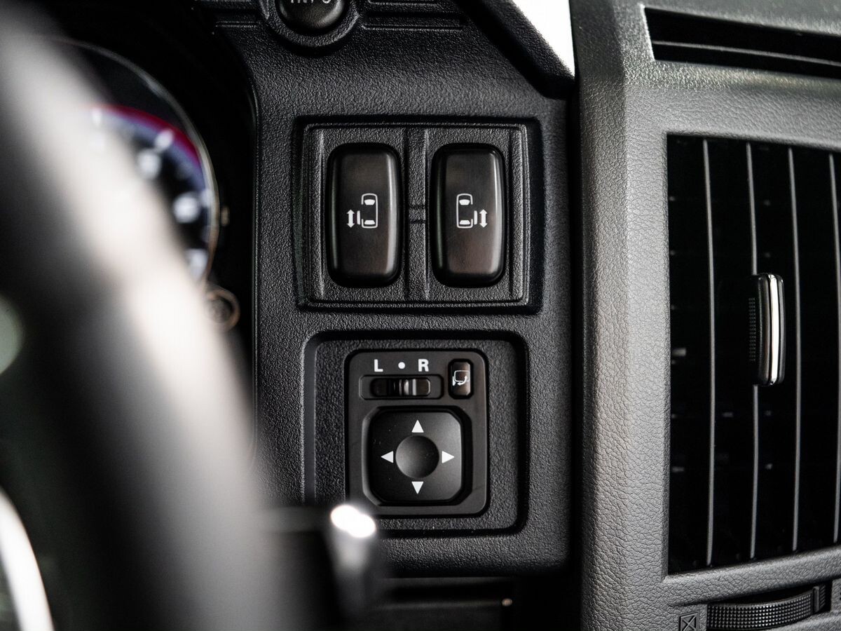 Mitsubishi Delica D:5 2009 - фото автомобиля