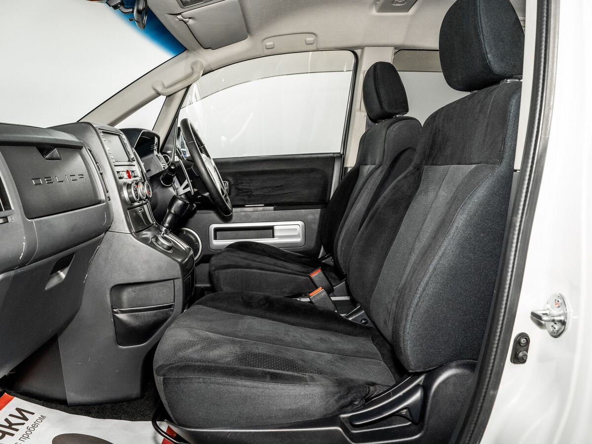 Mitsubishi Delica D:5 2009 - фото автомобиля
