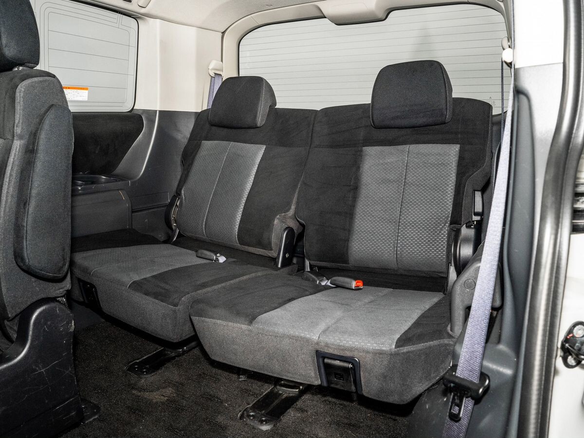 Mitsubishi Delica D:5 2009 - фото автомобиля