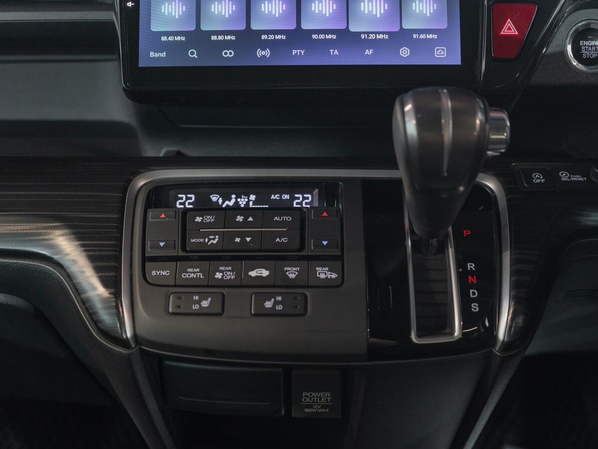 Honda Stepwgn 2015 - фото автомобиля